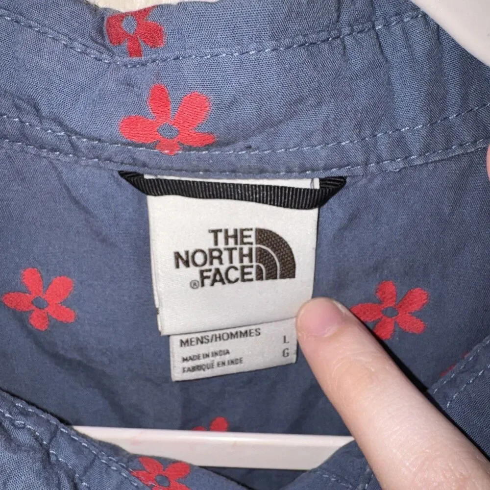The North Face Men’s Button Down Shirt Blue Floral